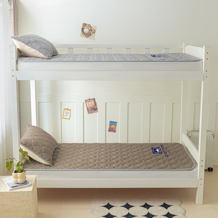 91家纺网 家纺一手货源 找家纺 老帅的工厂店2025新款A类水洗棉珩绣棉花床褥咖色