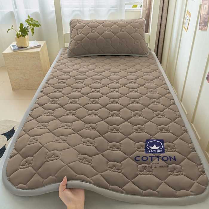 91家纺网 家纺一手货源 找家纺 老帅的工厂店2025新款A类水洗棉珩绣棉花床褥咖色