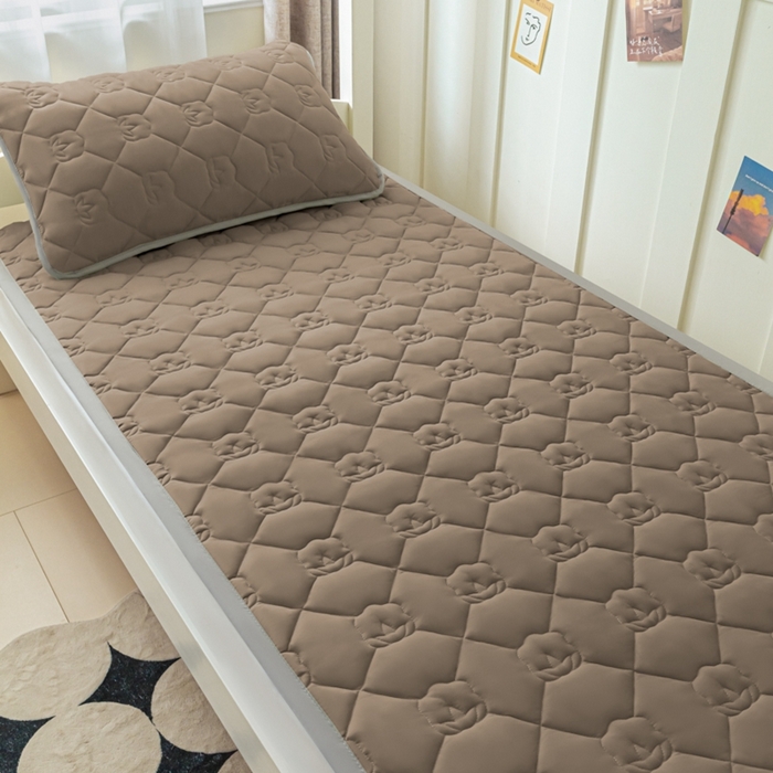 91家纺网 家纺一手货源 找家纺 老帅的工厂店2025新款A类水洗棉珩绣棉花床褥咖色