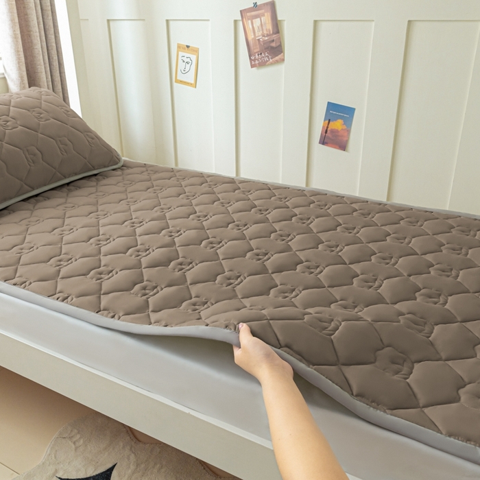 91家纺网 家纺一手货源 找家纺 老帅的工厂店2025新款A类水洗棉珩绣棉花床褥咖色