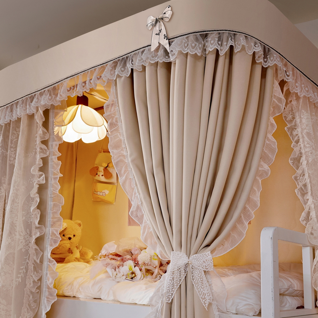 91家纺网 家纺一手货源 找家纺 夏彩 2025新款学生新款雪纺蕾丝强遮光可升降U型轨道蚊帐 悦色