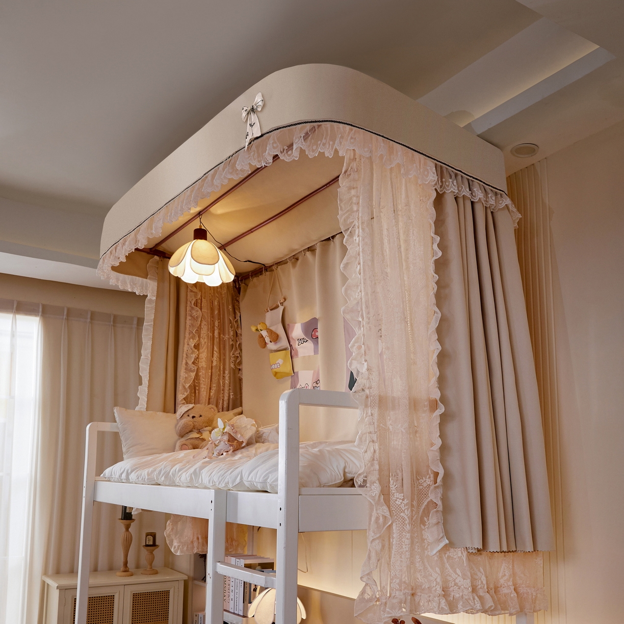 91家纺网 家纺一手货源 找家纺 夏彩 2025新款学生新款雪纺蕾丝强遮光可升降U型轨道蚊帐 悦色