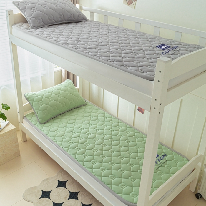 91家纺网 家纺一手货源 找家纺 老帅的工厂店2025新款A类水洗棉珩绣棉花床褥清新绿