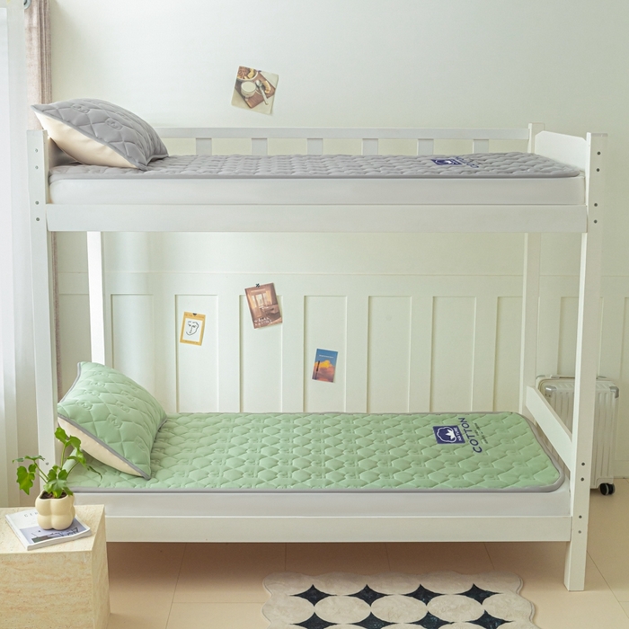 91家纺网 家纺一手货源 找家纺 老帅的工厂店2025新款A类水洗棉珩绣棉花床褥清新绿