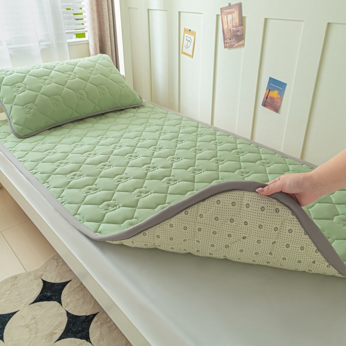 91家纺网 家纺一手货源 找家纺 老帅的工厂店2025新款A类水洗棉珩绣棉花床褥清新绿