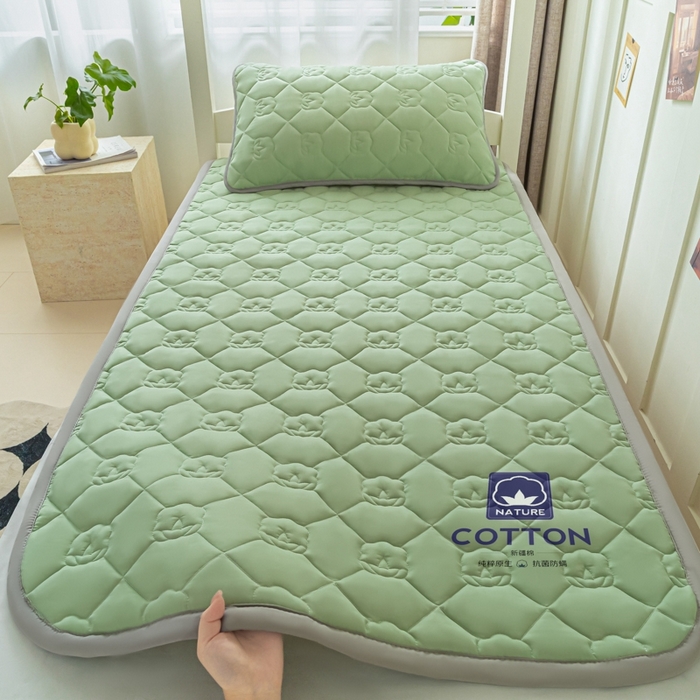 91家纺网 家纺一手货源 找家纺 老帅的工厂店2025新款A类水洗棉珩绣棉花床褥清新绿