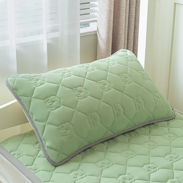 91家纺网 家纺一手货源 找家纺 老帅的工厂店2025新款A类水洗棉珩绣棉花床褥清新绿