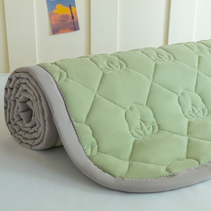 91家纺网 家纺一手货源 找家纺 老帅的工厂店2025新款A类水洗棉珩绣棉花床褥清新绿