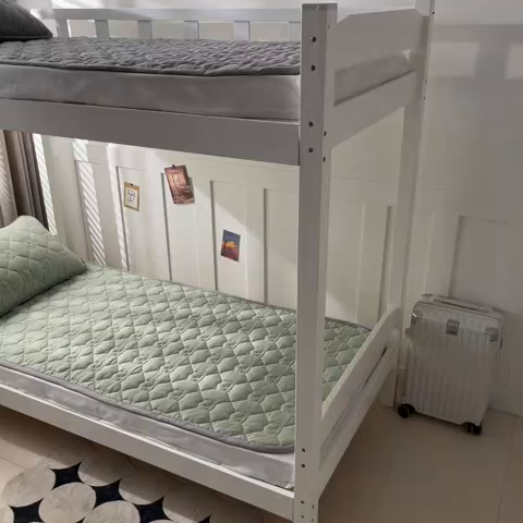 91家纺网 家纺一手货源 找家纺 老帅的工厂店2025新款A类水洗棉珩绣棉花床褥清新绿