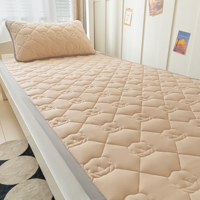 91家纺网 家纺一手货源 找家纺 老帅的工厂店2025新款A类水洗棉珩绣棉花床褥杏色