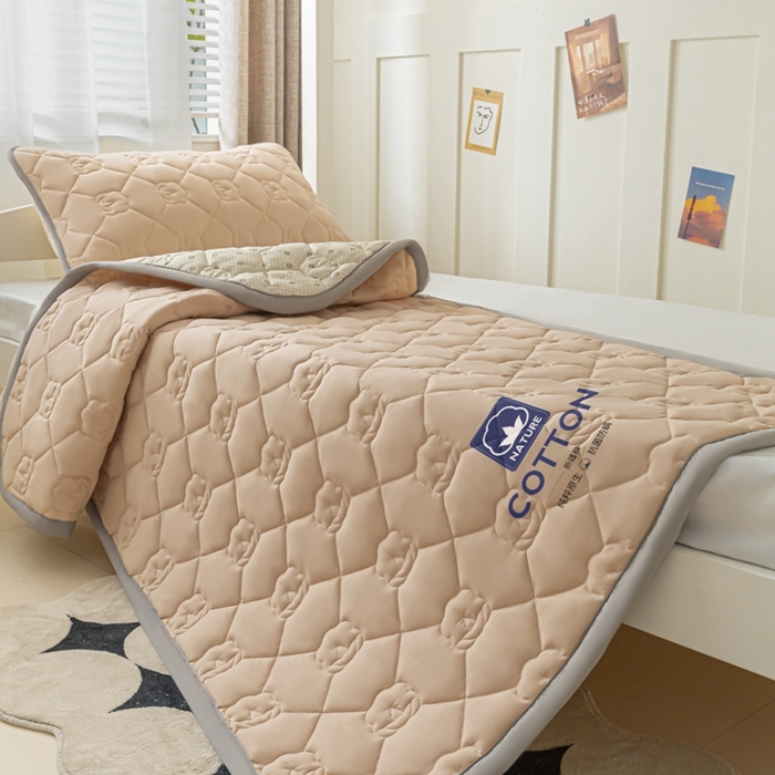 91家纺网 家纺一手货源 找家纺 老帅的工厂店2025新款A类水洗棉珩绣棉花床褥杏色