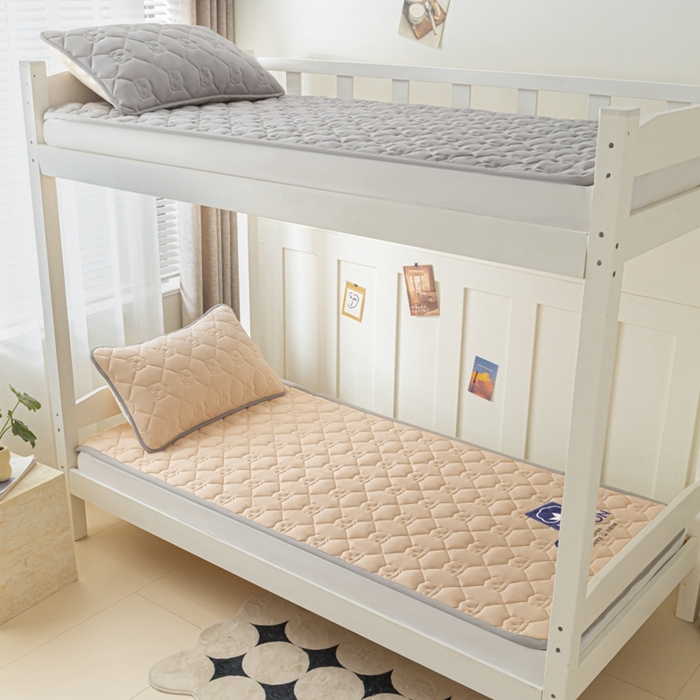 91家纺网 家纺一手货源 找家纺 老帅的工厂店2025新款A类水洗棉珩绣棉花床褥杏色