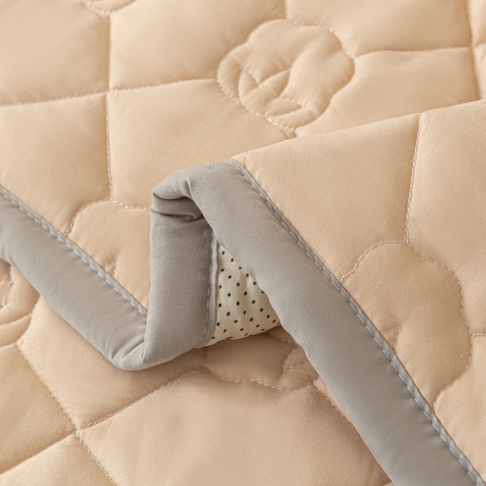 91家纺网 家纺一手货源 找家纺 老帅的工厂店2025新款A类水洗棉珩绣棉花床褥杏色