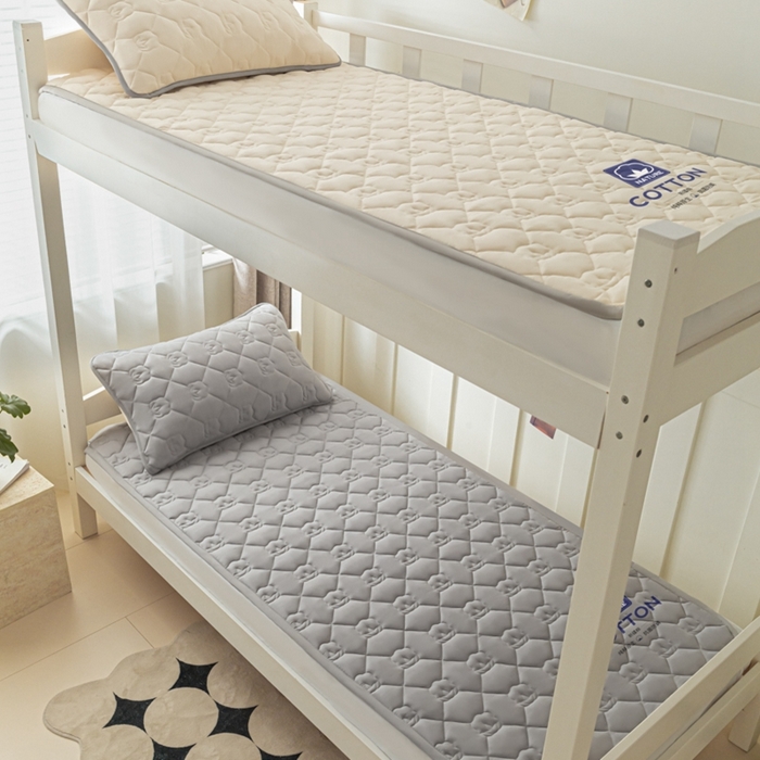 91家纺网 家纺一手货源 找家纺 老帅的工厂店2025新款A类水洗棉珩绣棉花床褥雅士灰