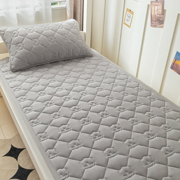 91家纺网 家纺一手货源 找家纺 老帅的工厂店2025新款A类水洗棉珩绣棉花床褥雅士灰