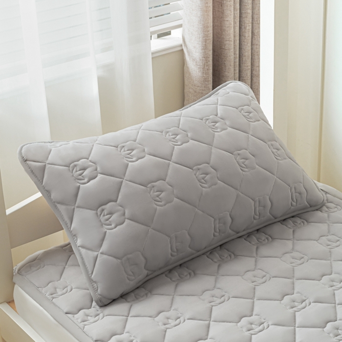 91家纺网 家纺一手货源 找家纺 老帅的工厂店2025新款A类水洗棉珩绣棉花床褥雅士灰