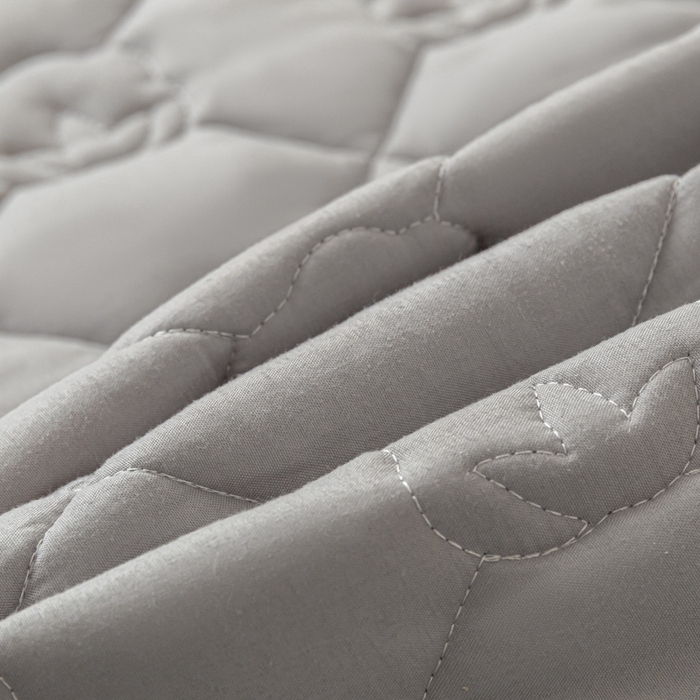 91家纺网 家纺一手货源 找家纺 老帅的工厂店2025新款A类水洗棉珩绣棉花床褥雅士灰