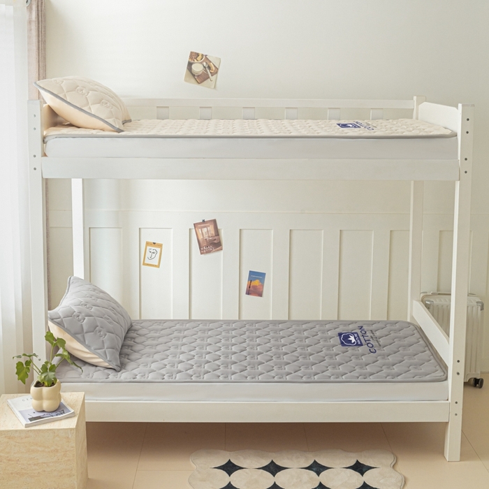 91家纺网 家纺一手货源 找家纺 老帅的工厂店2025新款A类水洗棉珩绣棉花床褥雅士灰