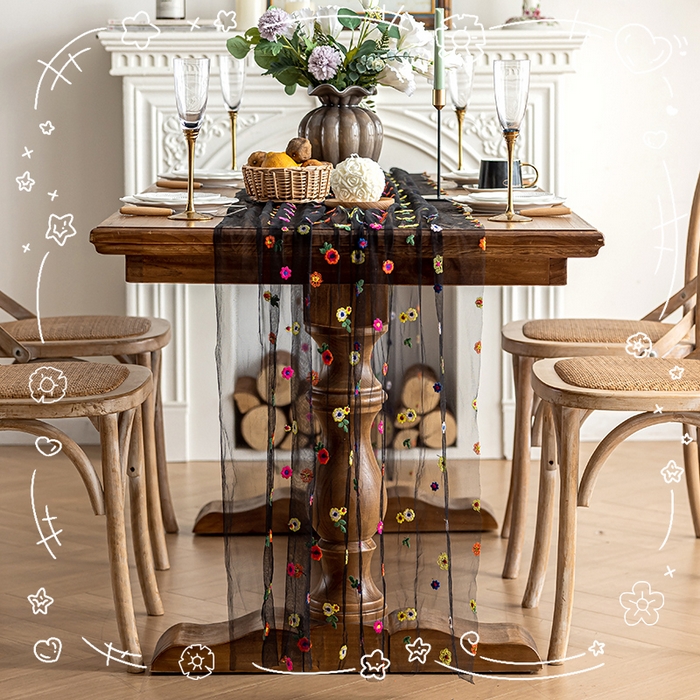 91家纺网 家纺一手货源 找家纺 南通大梧纺织 2025新款网纱绣花法式复古风小野花桌旗 小野花-黑纱 70x300cm