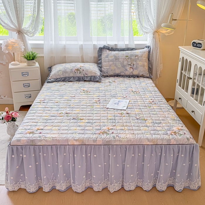 91家纺网 家纺一手货源 找家纺 家之硕家纺 2025春夏新款鹿锦棉蕾丝花边夹棉床裙单床裙床裙单件 静若繁花