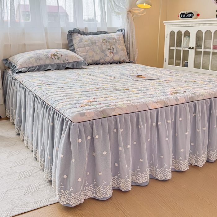 91家纺网 家纺一手货源 找家纺 家之硕家纺 2025春夏新款鹿锦棉蕾丝花边夹棉床裙单床裙床裙单件 静若繁花