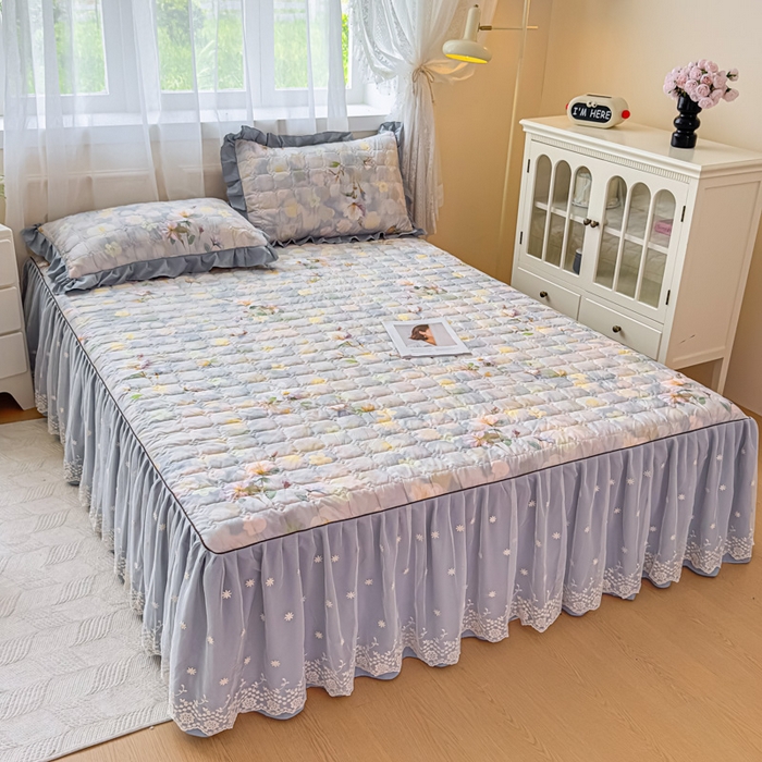 91家纺网 家纺一手货源 找家纺 家之硕家纺 2025春夏新款鹿锦棉蕾丝花边夹棉床裙单床裙床裙单件 静若繁花