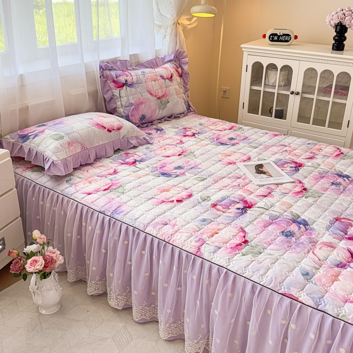 91家纺网 家纺一手货源 找家纺 家之硕家纺 2025春夏新款鹿锦棉蕾丝花边夹棉床裙单床裙床裙单件 陌上花开