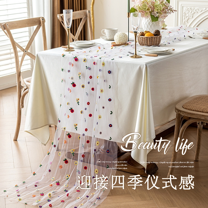 91家纺网 家纺一手货源 找家纺 南通大梧纺织 2025新款网纱绣花法式复古风小野花桌旗 小野花-白纱 70x400cm