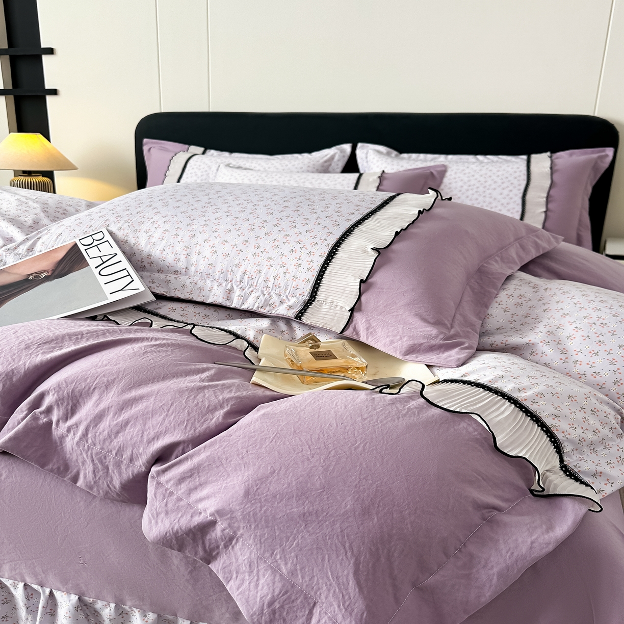 91家纺网 家纺一手货源 找家纺 梓之赫 2025新款斜纹棉AB床裙雪纺花边四件套 风信紫