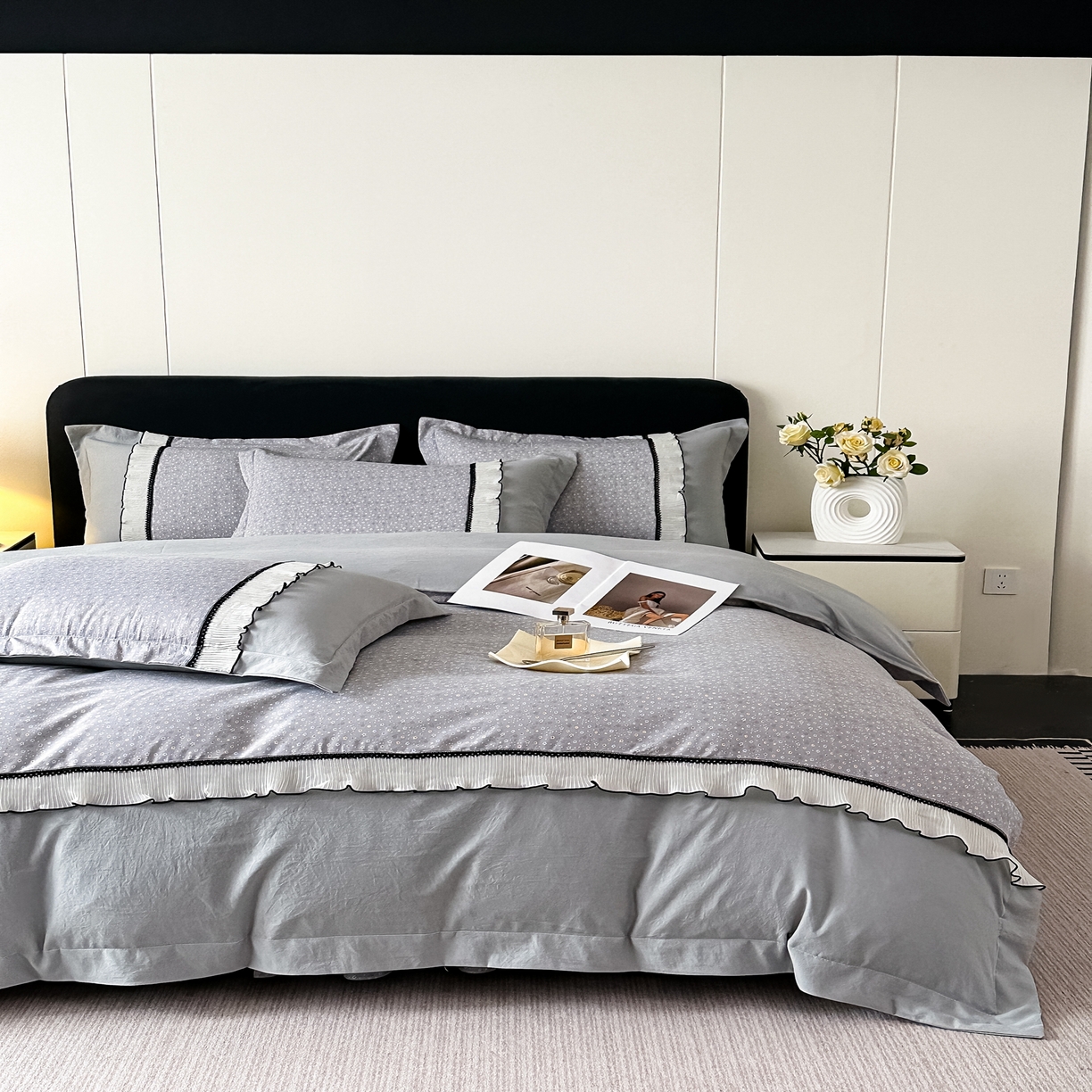 91家纺网 家纺一手货源 找家纺 梓之赫 2025新款斜纹棉AB床裙雪纺花边四件套 高级灰