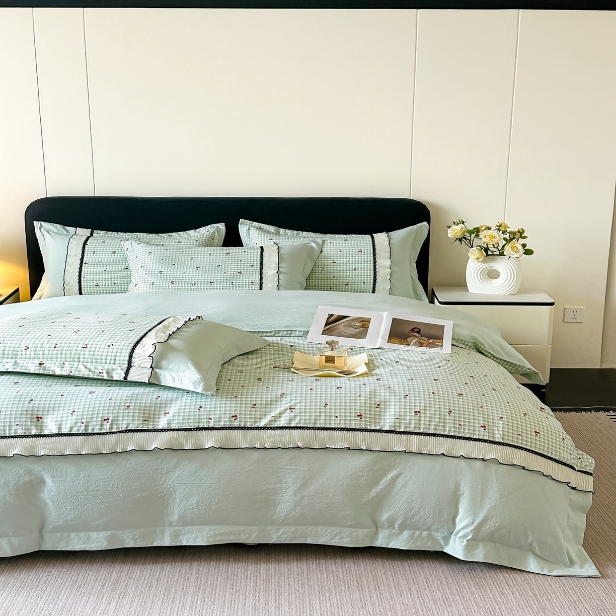 91家纺网 家纺一手货源 找家纺 梓之赫 2025新款斜纹棉AB床裙雪纺花边四件套 静谧绿