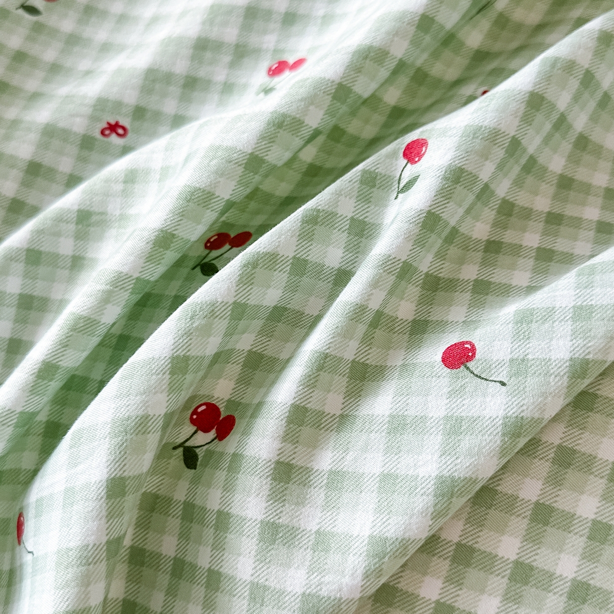 91家纺网 家纺一手货源 找家纺 梓之赫 2025新款斜纹棉AB床裙雪纺花边四件套 静谧绿