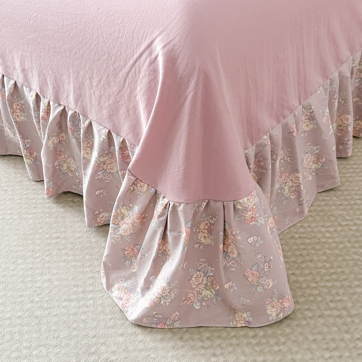 91家纺网 家纺一手货源 找家纺 梓之赫 2025新款斜纹棉AB床裙雪纺花边四件套 浪漫蝴蝶粉