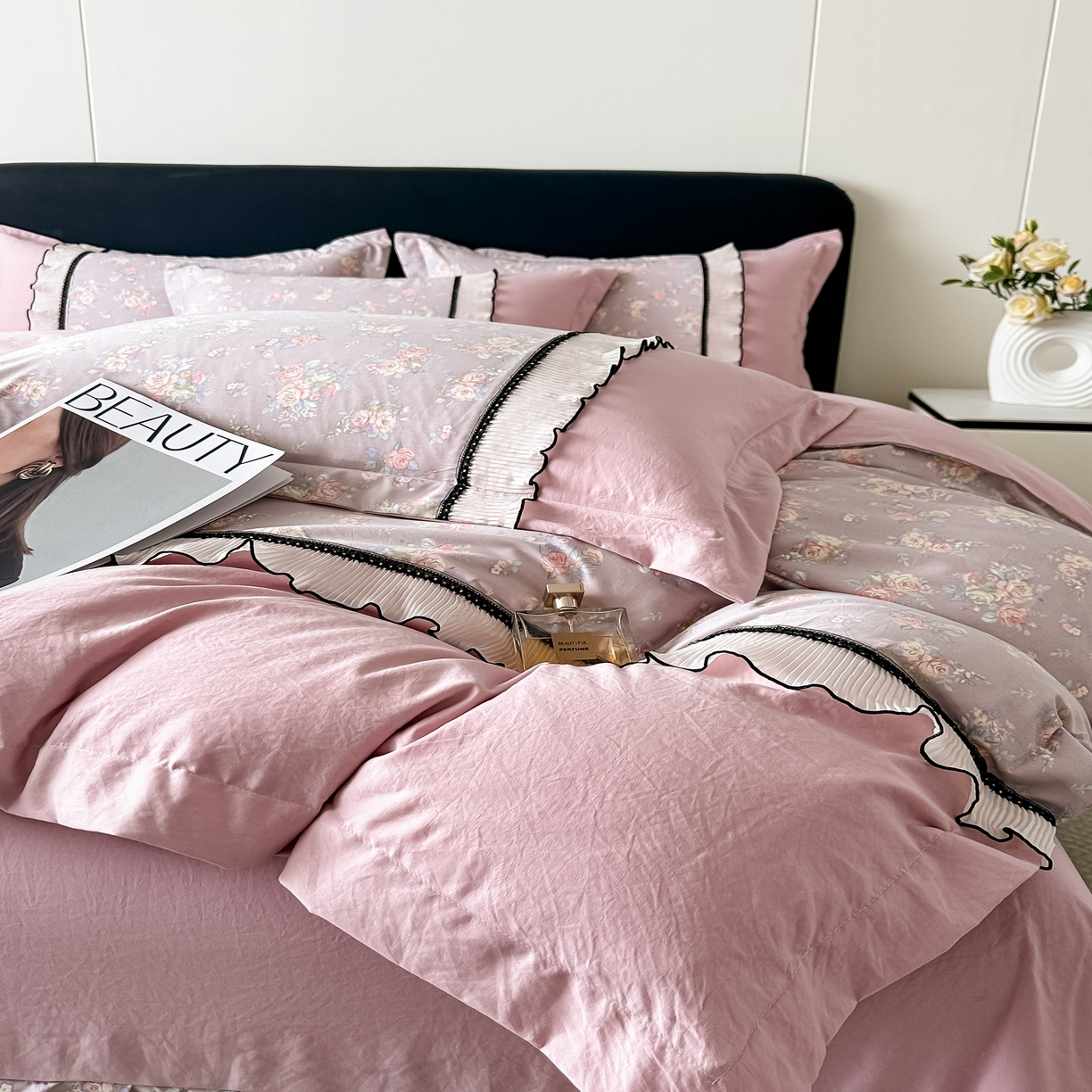 91家纺网 家纺一手货源 找家纺 梓之赫 2025新款斜纹棉AB床裙雪纺花边四件套 浪漫蝴蝶粉