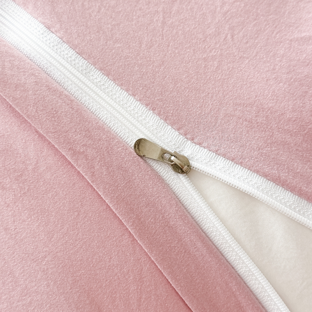 91家纺网 家纺一手货源 找家纺 梓之赫 2025新款斜纹棉AB床裙雪纺花边四件套 浪漫蝴蝶粉