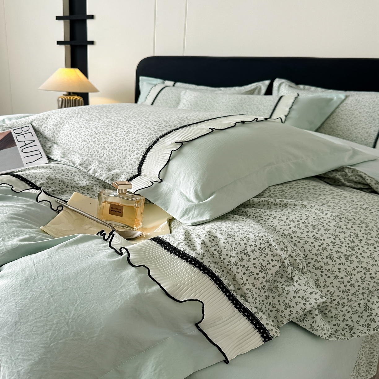 91家纺网 家纺一手货源 找家纺 梓之赫 2025新款斜纹棉AB床裙雪纺花边四件套 清新绿