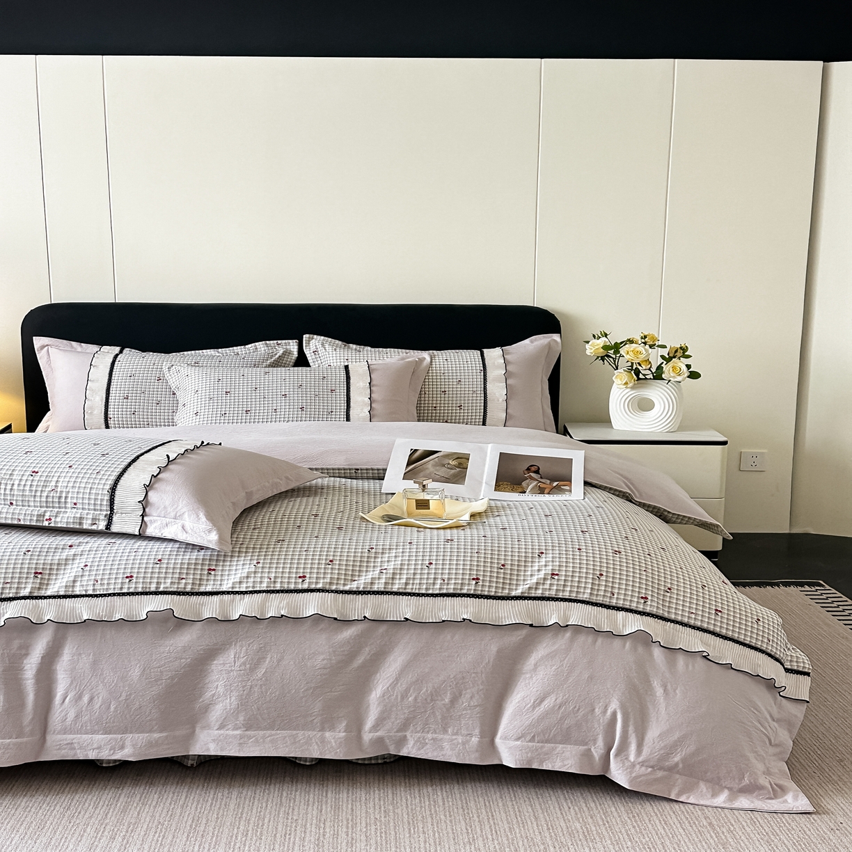 91家纺网 家纺一手货源 找家纺 梓之赫 2025新款斜纹棉AB床裙雪纺花边四件套 日落山灰