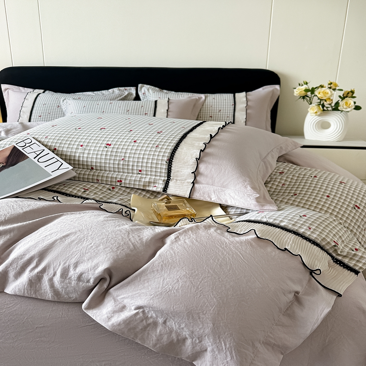 91家纺网 家纺一手货源 找家纺 梓之赫 2025新款斜纹棉AB床裙雪纺花边四件套 日落山灰