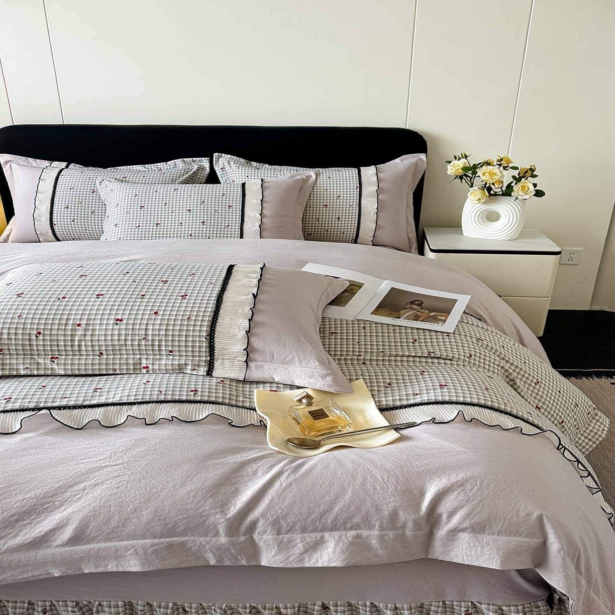 91家纺网 家纺一手货源 找家纺 梓之赫 2025新款斜纹棉AB床裙雪纺花边四件套 日落山灰