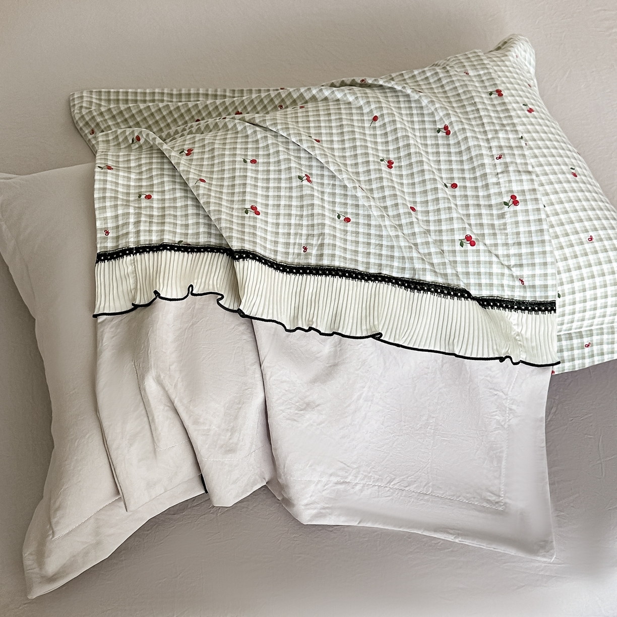 91家纺网 家纺一手货源 找家纺 梓之赫 2025新款斜纹棉AB床裙雪纺花边四件套 日落山灰