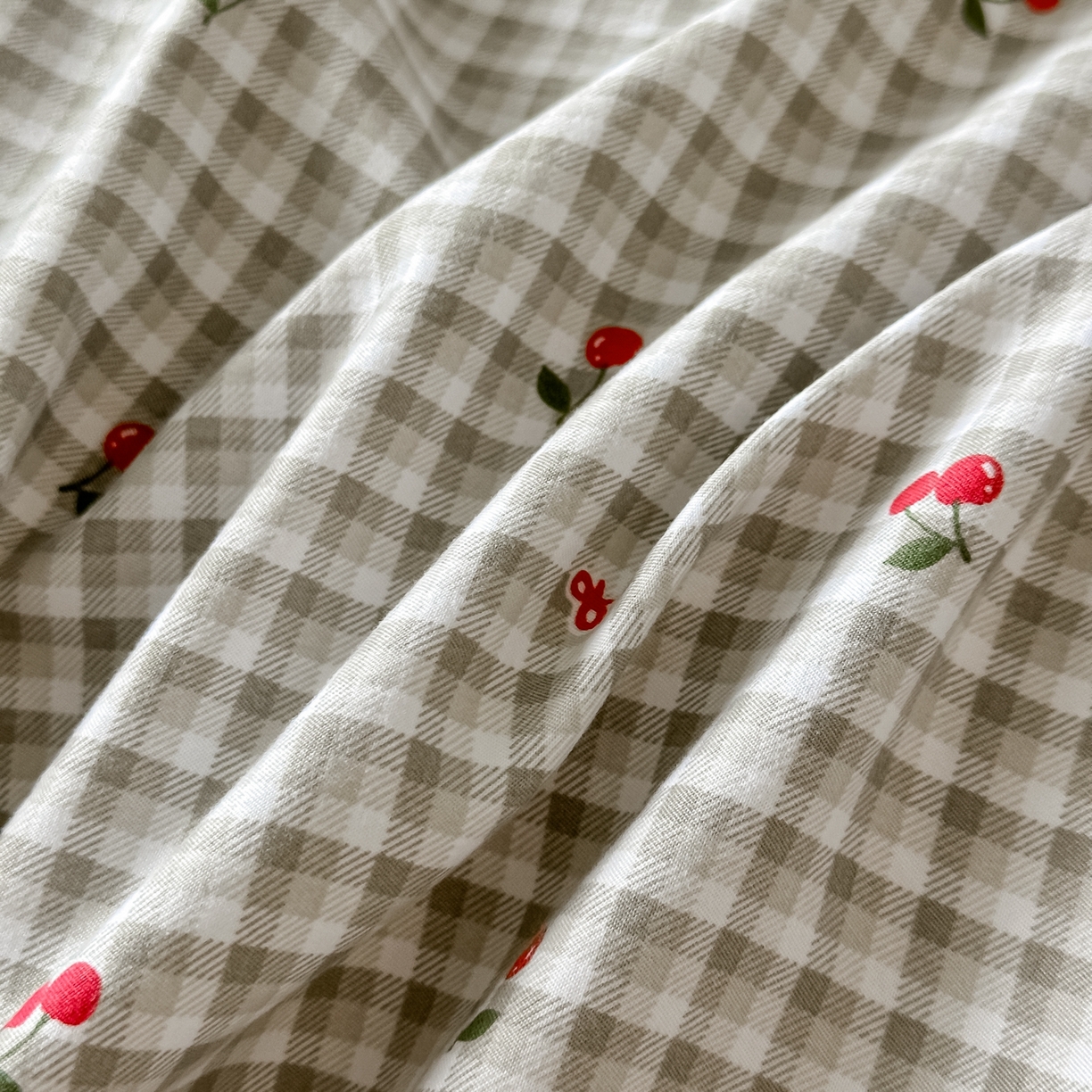 91家纺网 家纺一手货源 找家纺 梓之赫 2025新款斜纹棉AB床裙雪纺花边四件套 日落山灰