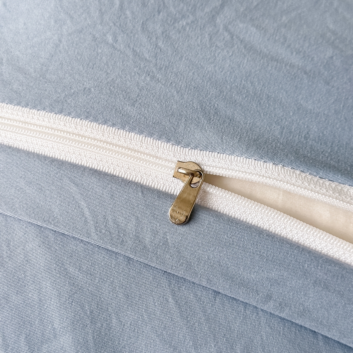 91家纺网 家纺一手货源 找家纺 梓之赫 2025新款斜纹棉AB床裙雪纺花边四件套 碎花蓝