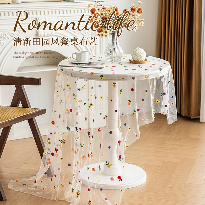 91家纺网 家纺一手货源 找家纺 南通大梧纺织 2025新款网纱绣花法式复古风小野花桌布 小野花-米纱