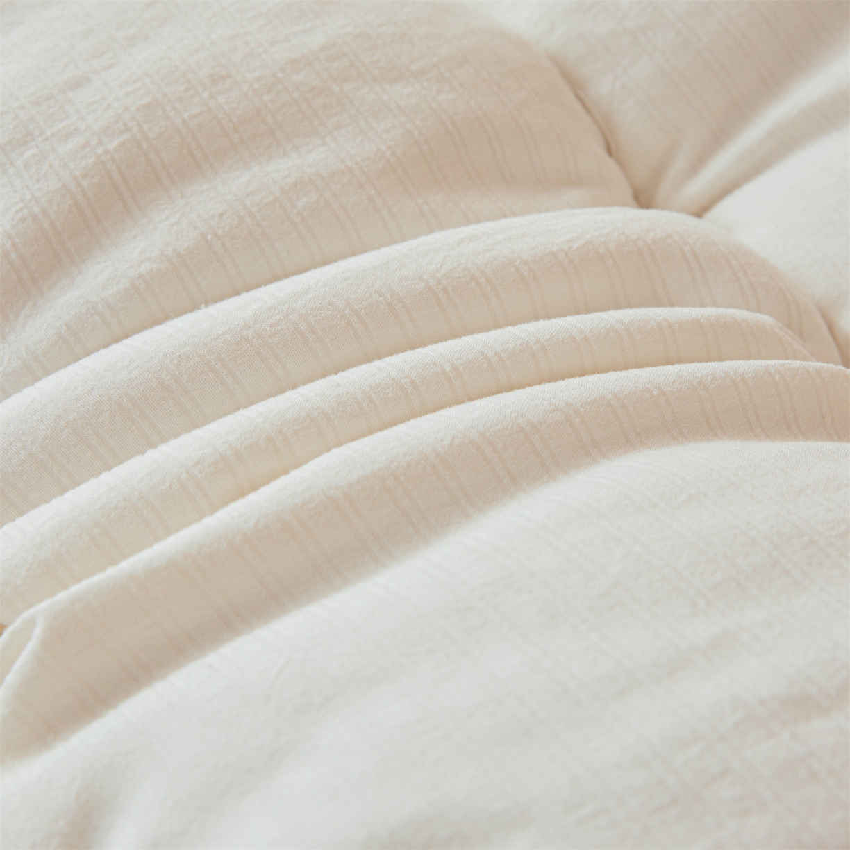 91家纺网 家纺一手货源 找家纺 （总）梵蒂莎 2025新款纯色烫画棉花学生床垫场景一