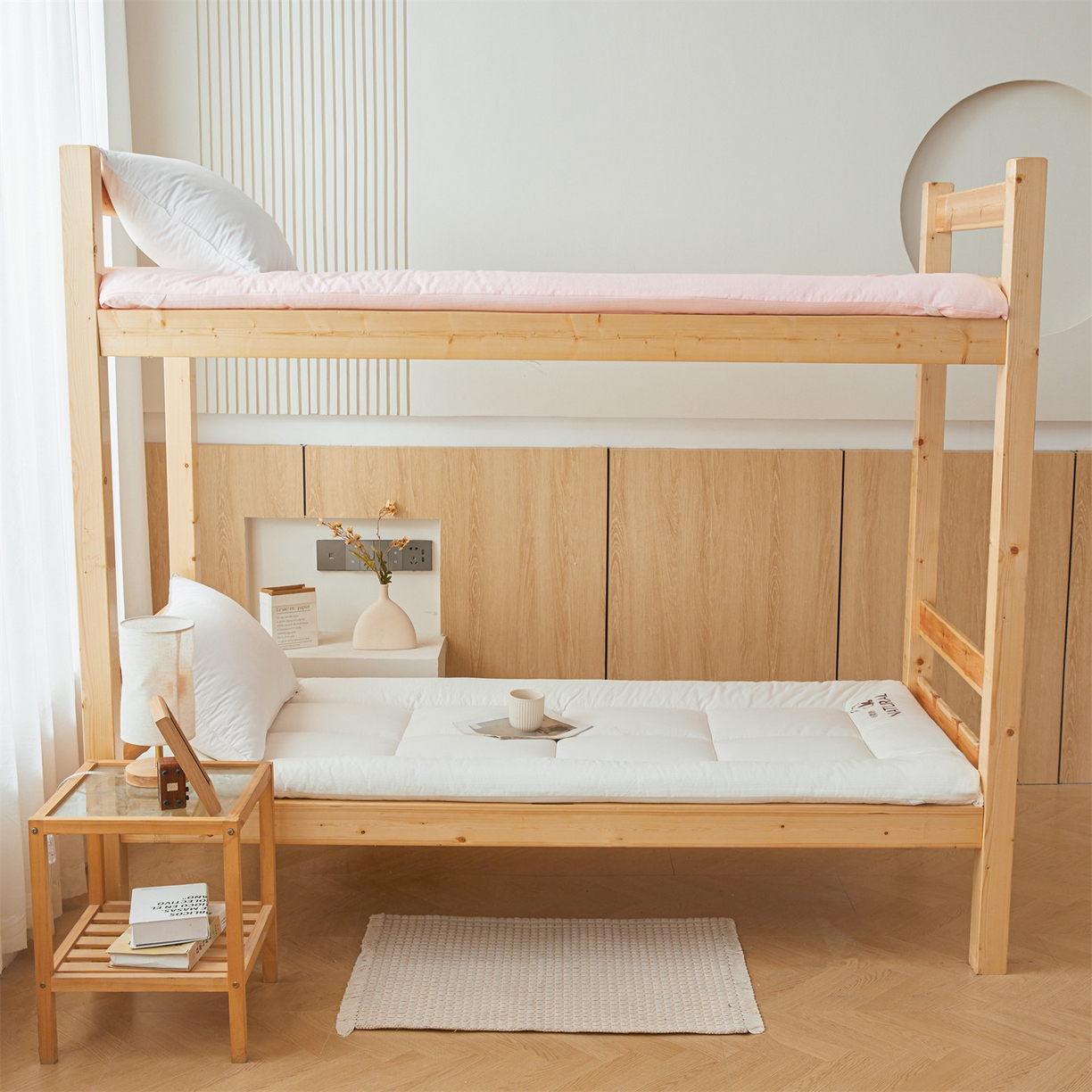 91家纺网 家纺一手货源 找家纺 （总）梵蒂莎 2025新款纯色烫画棉花学生床垫场景一