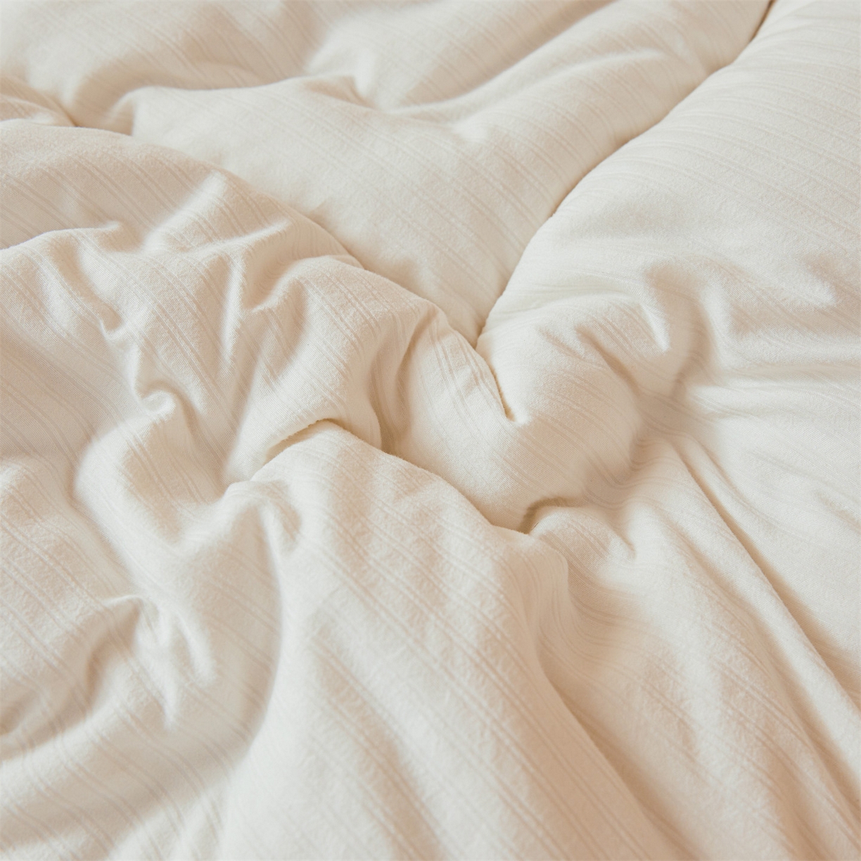 91家纺网 家纺一手货源 找家纺 （总）梵蒂莎 2025新款纯色烫画棉花学生床垫场景一