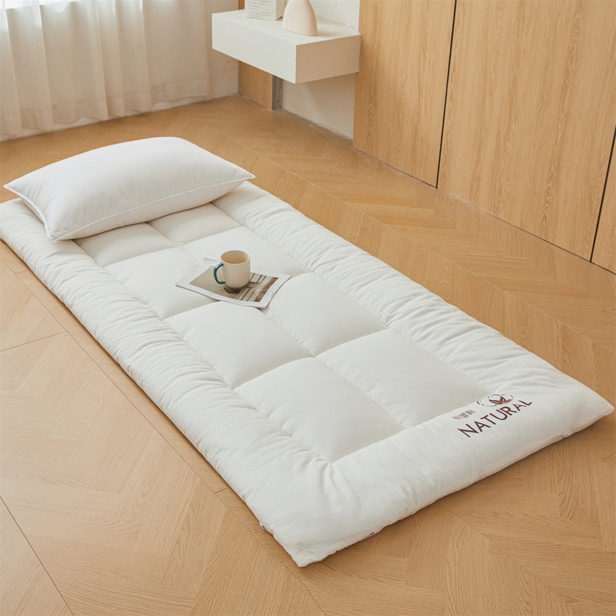 91家纺网 家纺一手货源 找家纺 （总）梵蒂莎 2025新款纯色烫画棉花学生床垫场景一