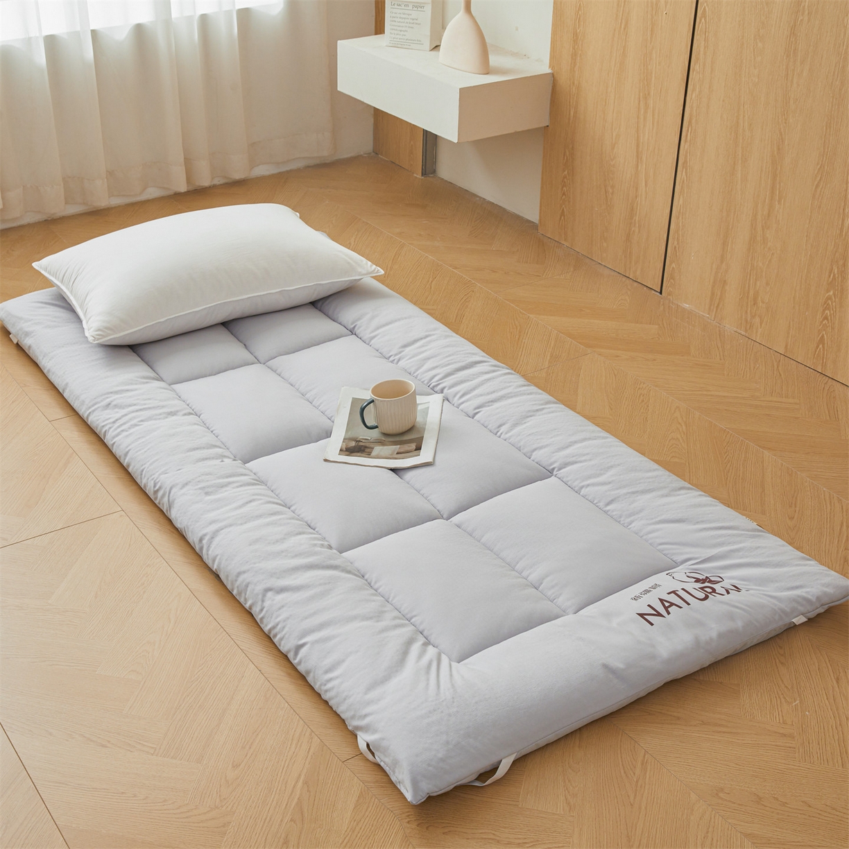 91家纺网 家纺一手货源 找家纺 梵蒂莎 2025新款纯色烫画棉花床垫学生款场景一 冰川灰