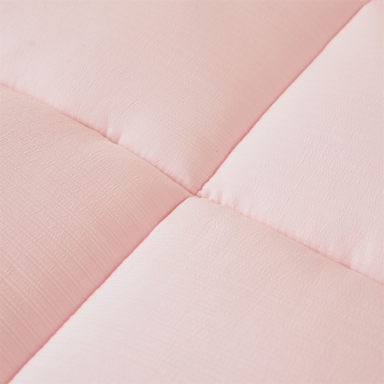 91家纺网 家纺一手货源 找家纺 梵蒂莎 2025新款纯色烫画棉花床垫学生款场景一 樱花粉