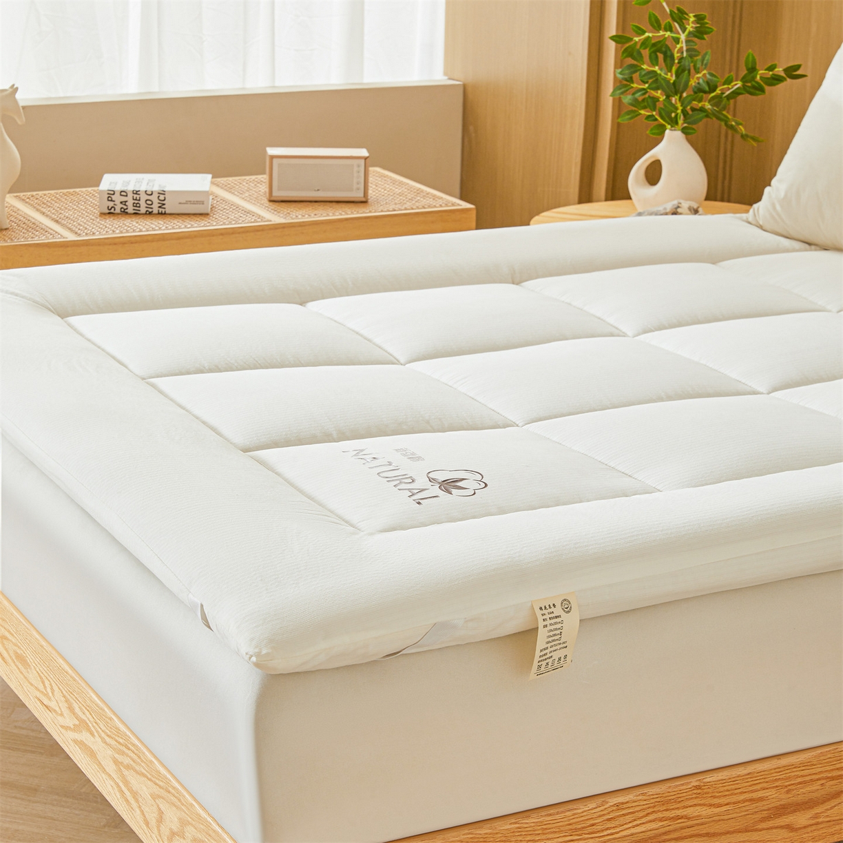 91家纺网 家纺一手货源 找家纺 （总）梵蒂莎 2025新款纯色烫画棉花床垫成人款场景一